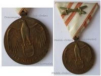 Austria WW1 Commemorative Medal with Swords for Combatants by Grienauer