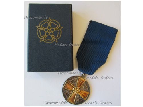 Finland WW2 Order of the White Rose Silver Medal of Merit with Gold Cross 1st Class Dated 1954 Boxed by Alexander Tilander