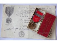 France WW1 Verdun Medal 1916 w Clasp Verdun by Vernier with Ball Suspender Boxed with Monolingual Diploma to Warrant Officer Zuaves Infantry Regiment