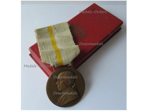 Vatican Bene Merenti Medal of Pope Pius XII for the Year 1942 by Lorioli & Mistruzzi Boxed